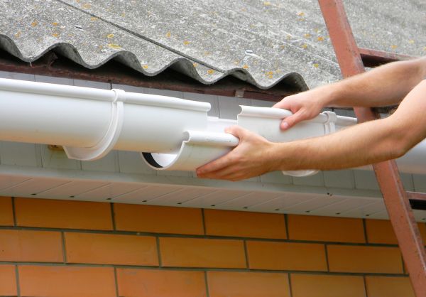 Cost of Gutter Hanging in Terre Haute